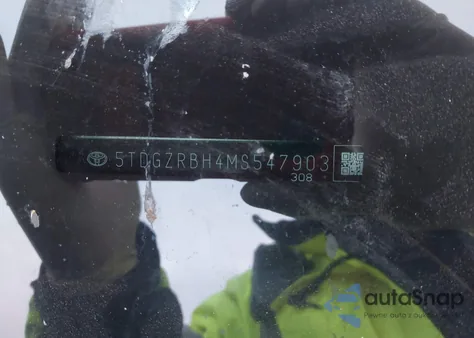 2021 Toyota Highlander Xle z USA, uszkodzony, nr VIN 5TDGZRBH4MS547903